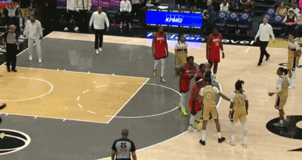 开云体育-确认了!交易首秀!NBA第一个转会球星